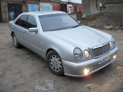 Лот: 682203. Фото: 1. Mercedes E230. Автомобили
