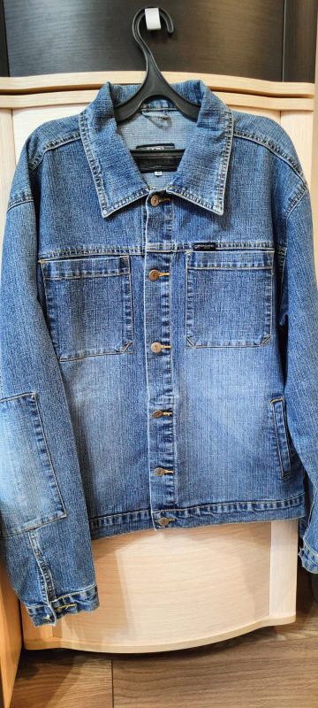 Лот: 19573903. Фото: 1. Куртка джинсовая. Верхняя одежда