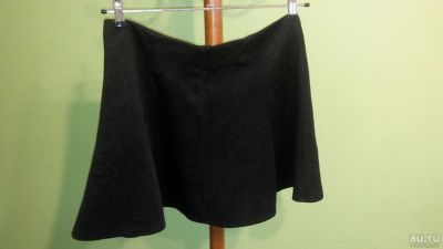 Лот: 8842430. Фото: 1. Мини-юбка черная с выбитым рисунком... Юбки