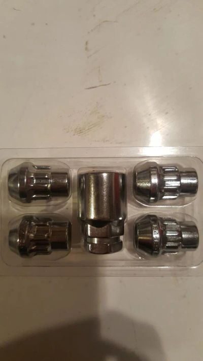 Лот: 10646430. Фото: 1. секретки Wheel Locking Nuts. Другое (шины, диски)