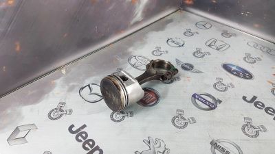 Лот: 23588530. Фото: 1. Поршень с шатуном Nissan Caravan... Двигатель и элементы двигателя