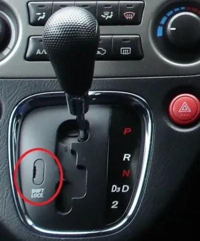 Лот: 25797286. Фото: 1. Заглушка АКПП Honda Stream RN1-5. Салон