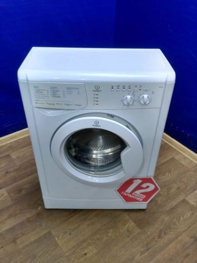 Лот: 12317693. Фото: 1. Стиральная машина indesit wisl... Стиральные машины