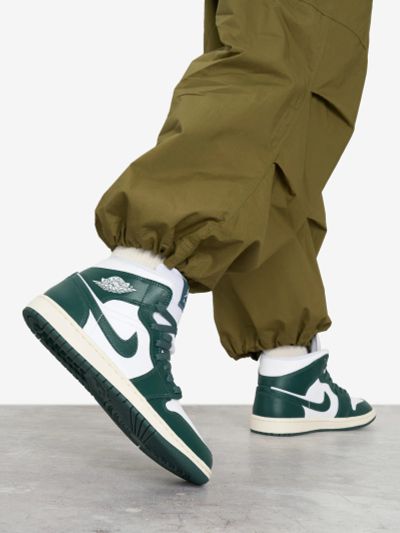 Лот: 25369039. Фото: 1. Кеды женские Nike Air Jordan 1... Кеды, кроссовки, слипоны