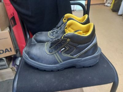 Лот: 24553355. Фото: 1. ботинки рабочие 42 р. Спецодежда, спецобувь