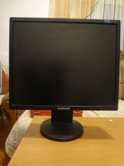 Лот: 4659718. Фото: 1. монитор ЖК 19". ЖК-мониторы
