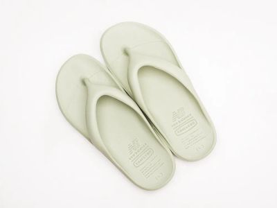 Лот: 20024680. Фото: 1. Сланцы New Balance. Шлепанцы, сланцы