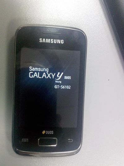 Лот: 3105090. Фото: 1. Смартфон samsung galaxy Duos young... Смартфоны