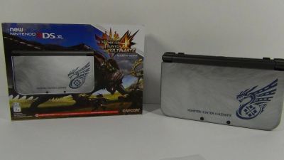 Лот: 10889275. Фото: 1. New nintendo 3ds xl monster hunter... Игровые приставки, консоли