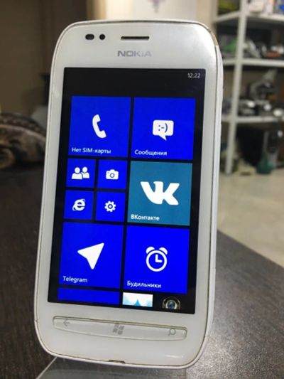 Лот: 12771045. Фото: 1. Смартфон Nokia 710. Смартфоны