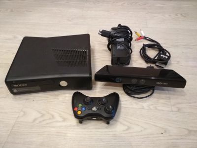 Лот: 14539214. Фото: 1. Xbox 360 Slim (джойстик + камера... Игровые приставки, консоли