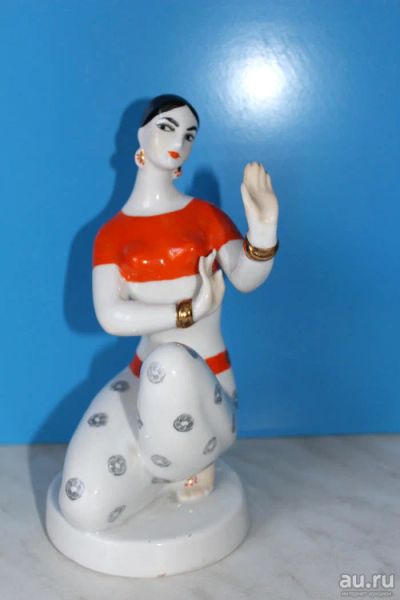 Лот: 9133393. Фото: 1. Фарфоровая статуэтка "Индианка... Фарфор, керамика