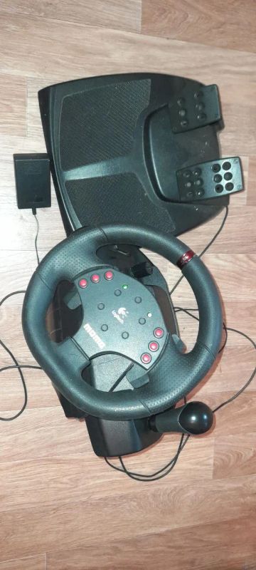 Лот: 19305201. Фото: 1. Игровой руль Logitech Momo racing. Рули, джойстики