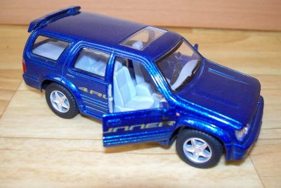 Лот: 4047668. Фото: 1. Машинка Toyota 4Runner. Автомоделизм