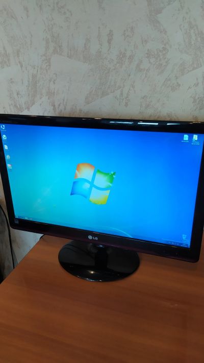 Лот: 15748653. Фото: 1. Монитор LG LCD 23" Flatron E2350S. ЖК-мониторы