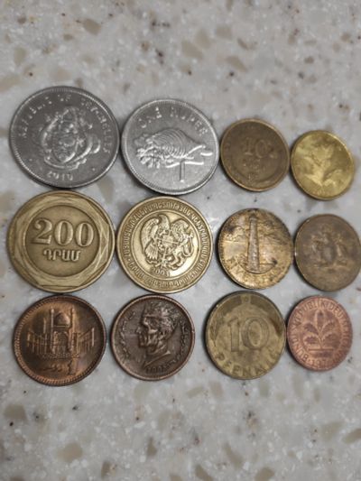 Лот: 20315149. Фото: 1. 12 иностранных монет. Наборы монет