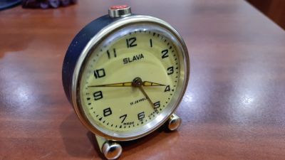 Лот: 21087694. Фото: 1. Будильник Slava. Предметы интерьера и быта