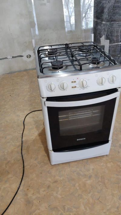 Лот: 21087755. Фото: 1. плита газовая BOSСH. Плиты, духовые шкафы, варочные поверхности