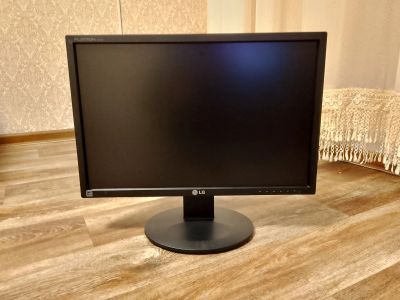 Лот: 21544871. Фото: 1. Монитор LG Flatron E2210T. ЖК-мониторы