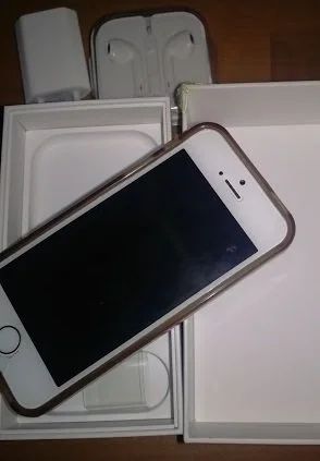 Лот: 10767884. Фото: 1. iPhone SE 32Gb Gold как новый. Смартфоны