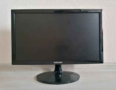 Лот: 16389987. Фото: 1. Монитор Samsung S19B150N. ЖК-мониторы