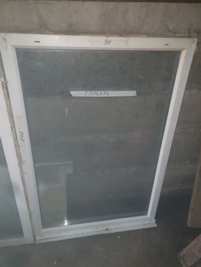 Лот: 25532621. Фото: 1. Окно пвх бу глухое 980х1410. Замки
