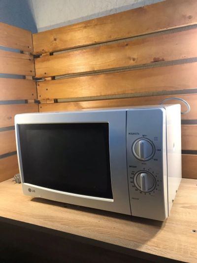 Лот: 18440490. Фото: 1. Микроволновая печь LG MS-2029f... Микроволновки, мини-печи