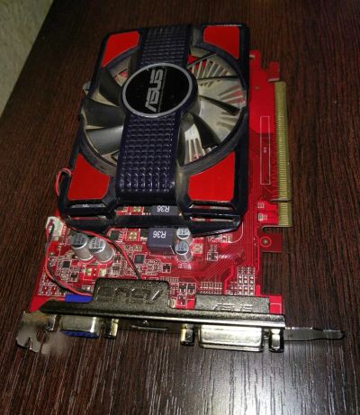 Лот: 8407761. Фото: 1. Radeon R7 250 1Gb GDDR5. Видеокарты