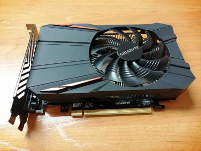 Лот: 16690171. Фото: 1. Radeon RX 550 2GB Gigabyte GV-RX550D5-2GD. Видеокарты