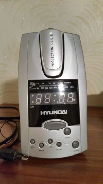 Лот: 5085971. Фото: 1. Часы с проектором Hyundai. Часы настенные, настольные