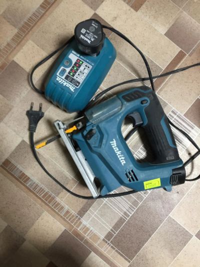 Лот: 10990578. Фото: 1. Аккумуляторный лобзик Makita JV100D... Электроинструмент