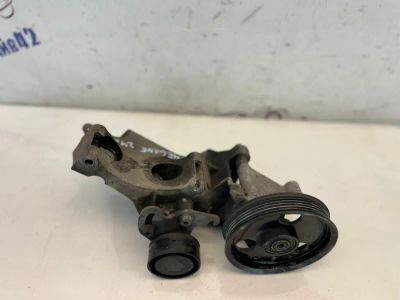 Лот: 22989018. Фото: 1. кронштейн генератора Renault Megane... Двигатель и элементы двигателя