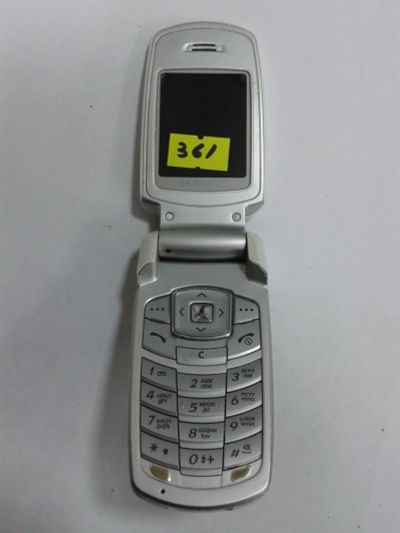Лот: 6243794. Фото: 1. Сотовый телефон Samsung E770... Кнопочные мобильные телефоны