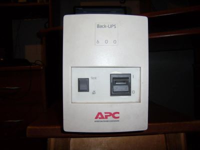 Лот: 3830018. Фото: 1. ИБП APC Back-Ups 600, С аккумуляторами... ИБП, аккумуляторы для ИБП