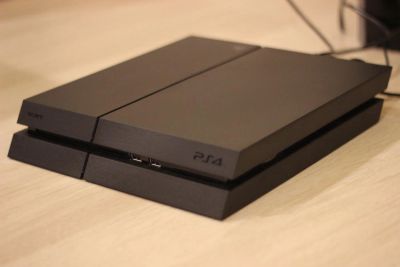 Лот: 6705330. Фото: 1. PlayStation 4 1TB, 2 джойстика... Игровые приставки, консоли