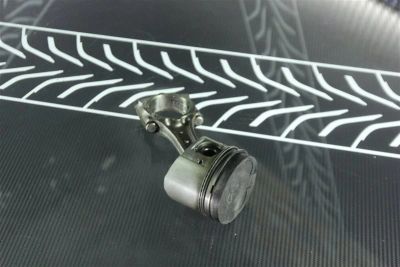 Лот: 23592805. Фото: 1. Поршень с шатуном Isuzu 4EE1T. Двигатель и элементы двигателя