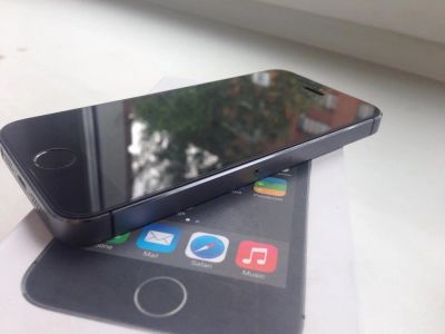 Лот: 5635557. Фото: 1. iPhone 5s 16gb Space Grey РСТ... Смартфоны