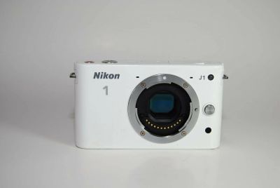 Лот: 15119900. Фото: 1. Nikon one j1 body. Цифровые беззеркальные со сменной оптикой