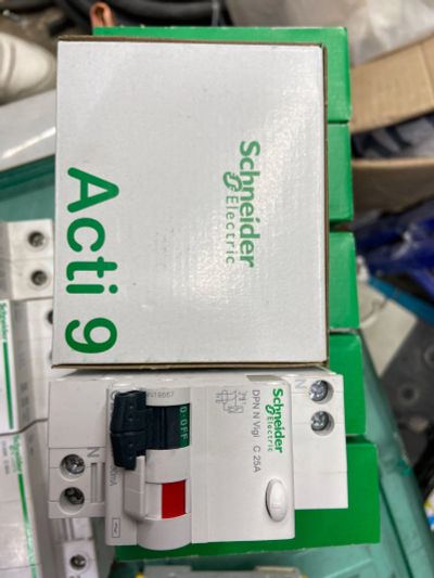 Лот: 18100823. Фото: 1. Schneider electric acti 9. Автоматы, пакетники, предохранители
