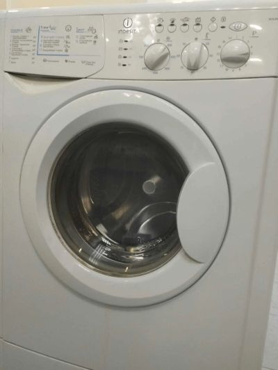 Лот: 24603200. Фото: 1. Стиральная машина Indesit WISL... Запчасти для остальной бытовой техники