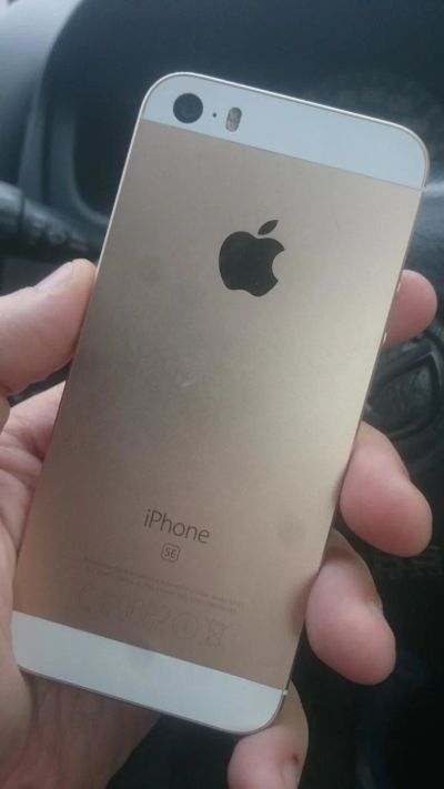Лот: 10887345. Фото: 1. IPhone se 128gb Срочно!. Смартфоны