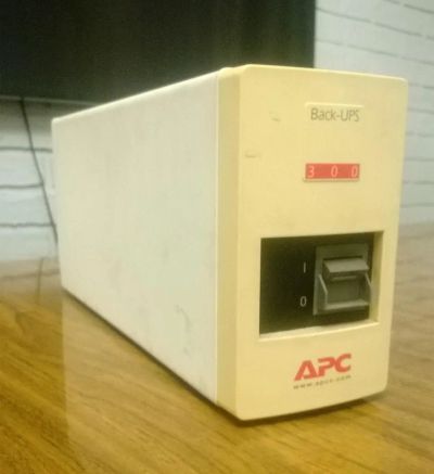 Лот: 4811150. Фото: 1. Бесперебойник APC Back-UPS 300. ИБП, аккумуляторы для ИБП