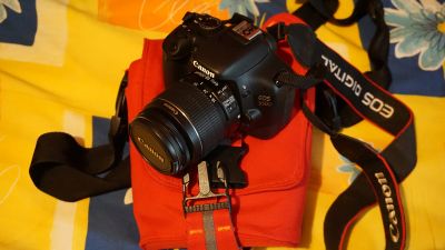 Лот: 11615615. Фото: 1. Canon EOS 550D с объективом Canon... Цифровые зеркальные