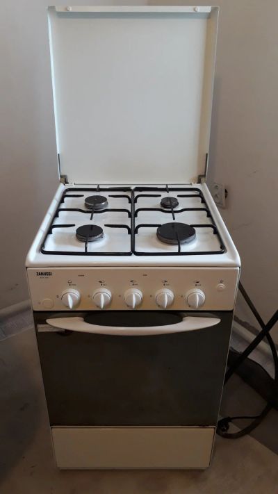 Лот: 16293934. Фото: 1. плита газовая zanussi c пьезой... Плиты, духовые шкафы, варочные поверхности