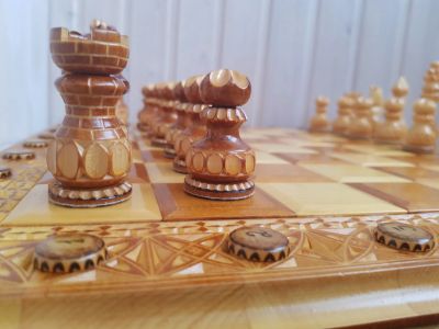 Лот: 17130390. Фото: 1. Шахматы резные, подарочные. Шахматы, шашки, нарды