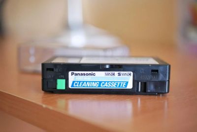 Лот: 8424295. Фото: 1. Чистящая видеокассета C-VHS (редкость... Видеомагнитофоны