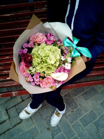 Лот: 6852752. Фото: 1. Фирменный букет от Радуги Цветов... Свежие цветы