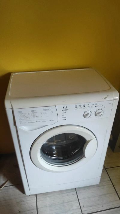 Лот: 24561050. Фото: 1. Cтиральная машинка indesit wisl... Стиральные машины