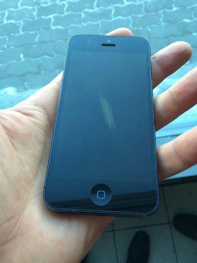 Лот: 6865240. Фото: 1. Продам iPhone 5 16 Гб Черный обменяю... Смартфоны