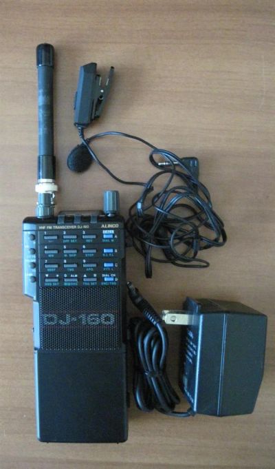 Лот: 3144393. Фото: 1. Портативная радиостанция Alinco... Рации, радиостанции